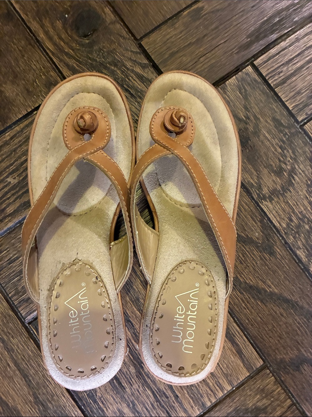 Genuine White Mountain tan leather heels